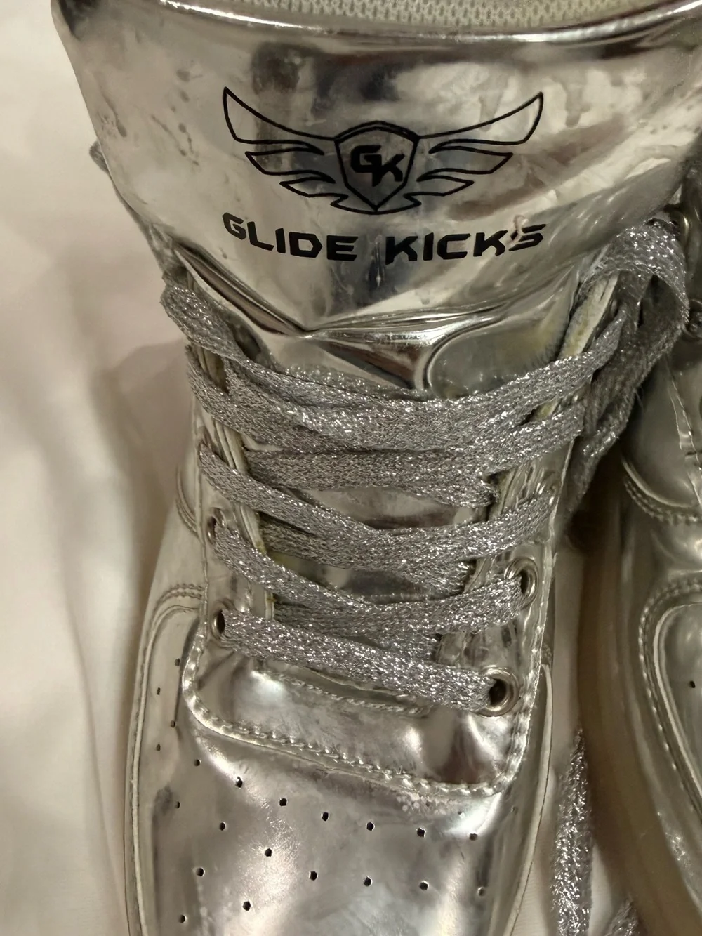 Glide Kicks Big Kiss 5.5 Silver Metallic High-Top Sneakers